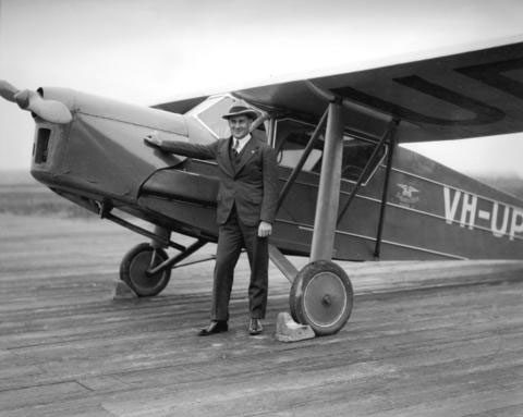 Desoutter VH-UPS, Vancouver, Canada, June, 1931 (Source: Link) 